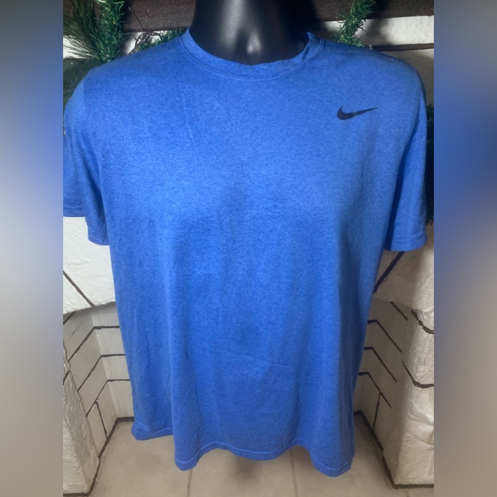 Brand New Mens Nike drift fit shirt!!!!!